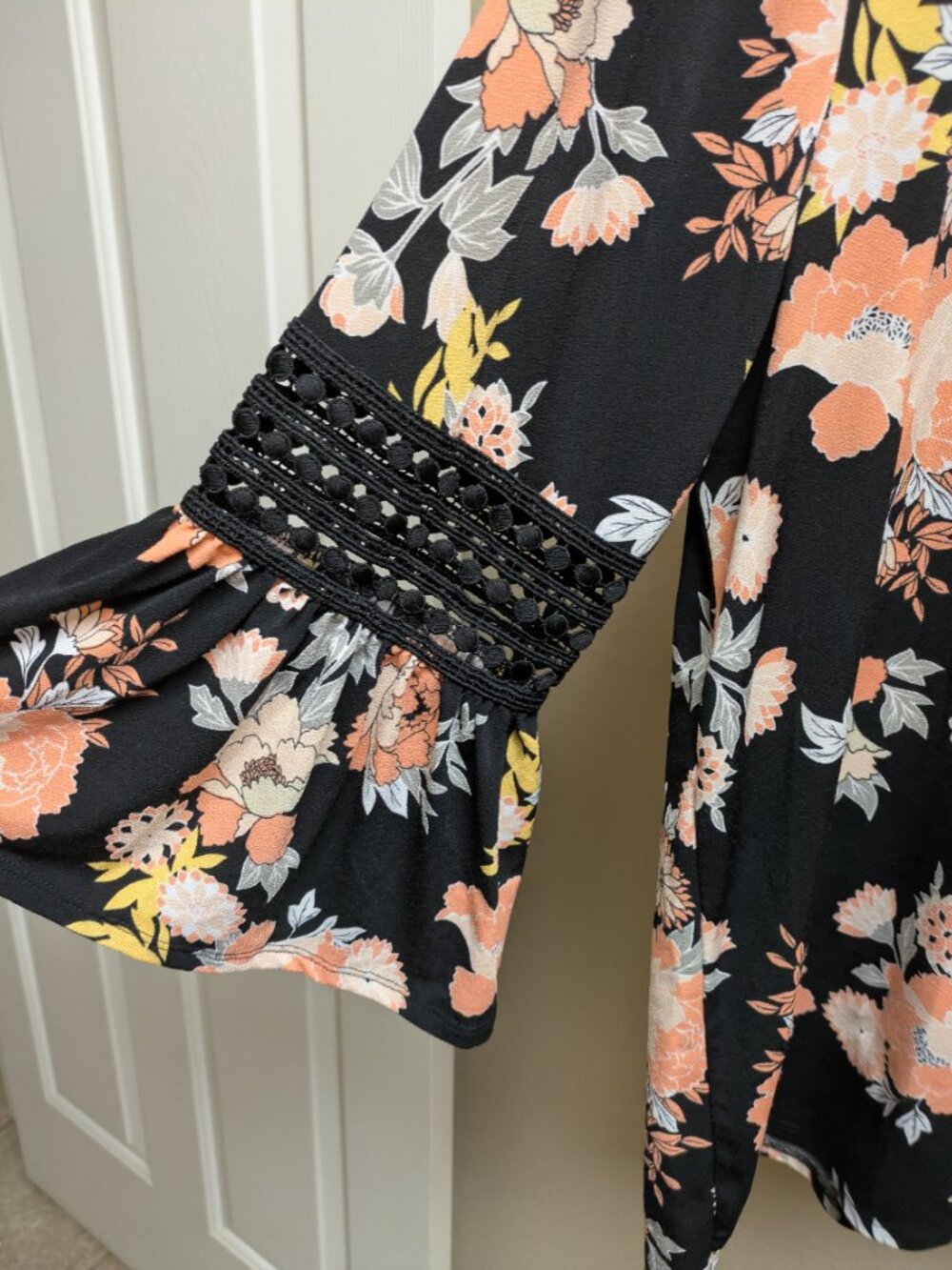 ~Women's beautiful Blouse - Picture 2 of 5